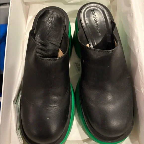 Bottega Veneta Black and Green Mules - Picture 2 of 8